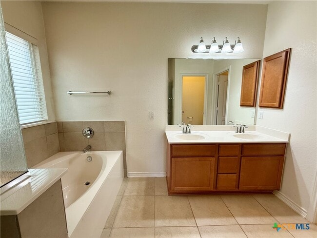 Building Photo - 2065 Oxbow Cir