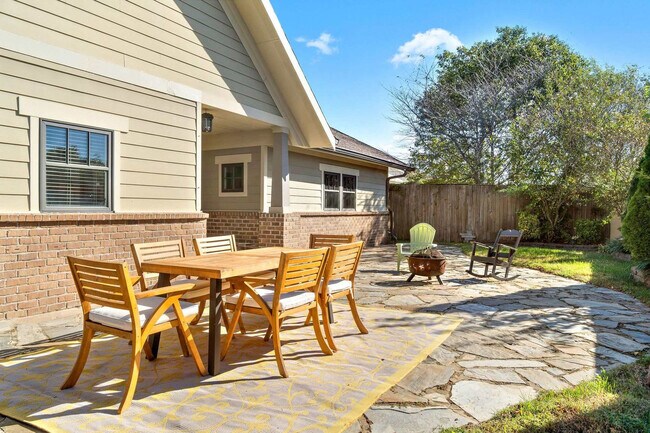 Building Photo - 209 Windmeade Cir