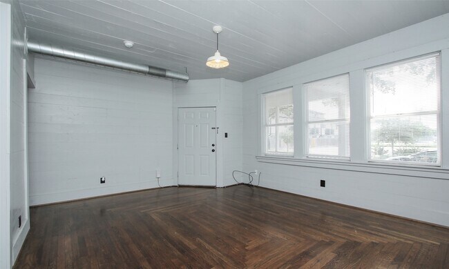 Building Photo - 316 Eastwood St
