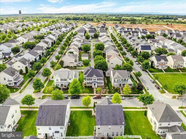 Building Photo - 240 Davis St