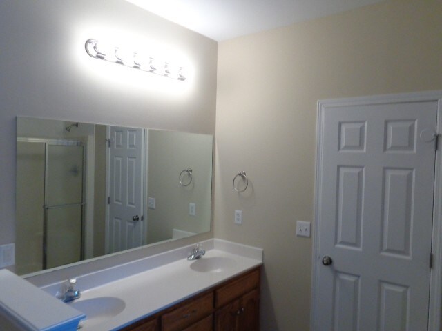 Building Photo - 602 Glenties Dr