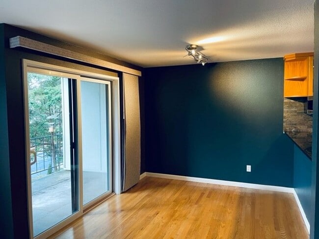 Building Photo - Great Location 2 Bedroom Condo!