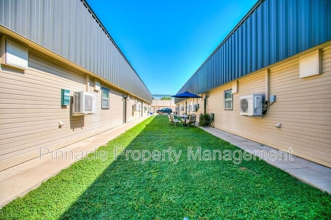 Building Photo - 350 W Ave L