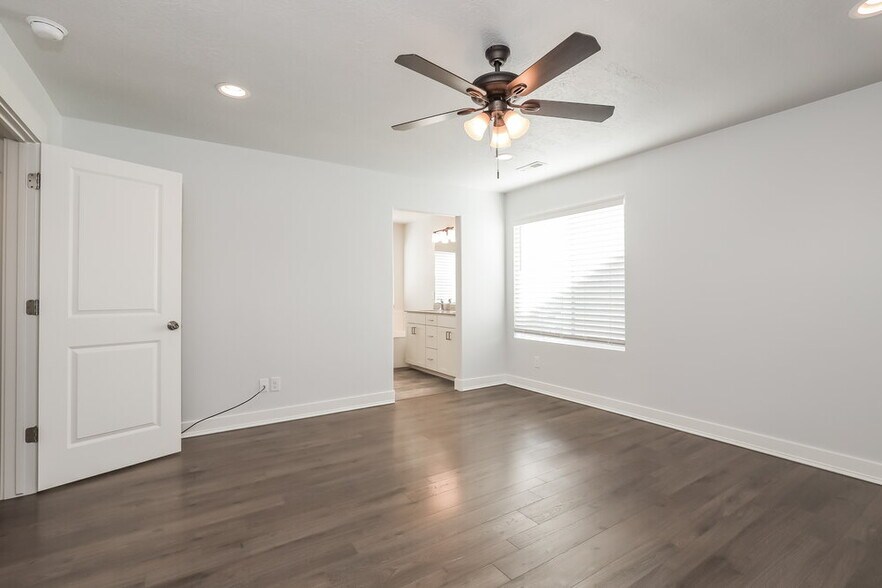 Building Photo - 13061 Acklins Dr
