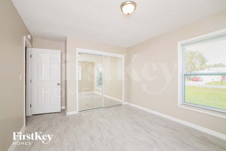 Building Photo - 724 Dromedary Dr