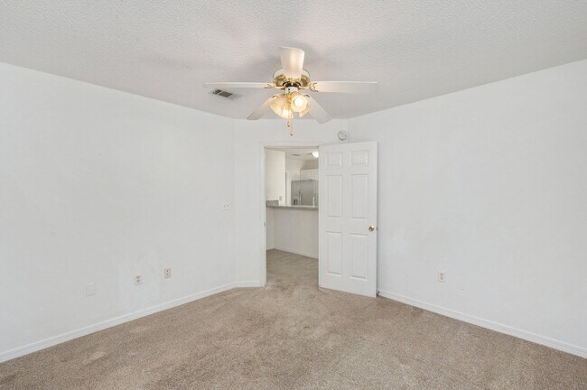 Building Photo - 2955 Sholtz Ave