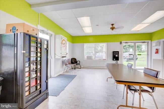 Building Photo - 1863 Johnson Rd