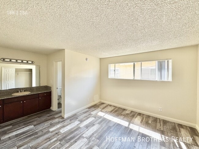 Building Photo - 20334 Saticoy St