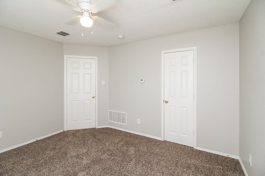 Building Photo - 505 Summertree Ln