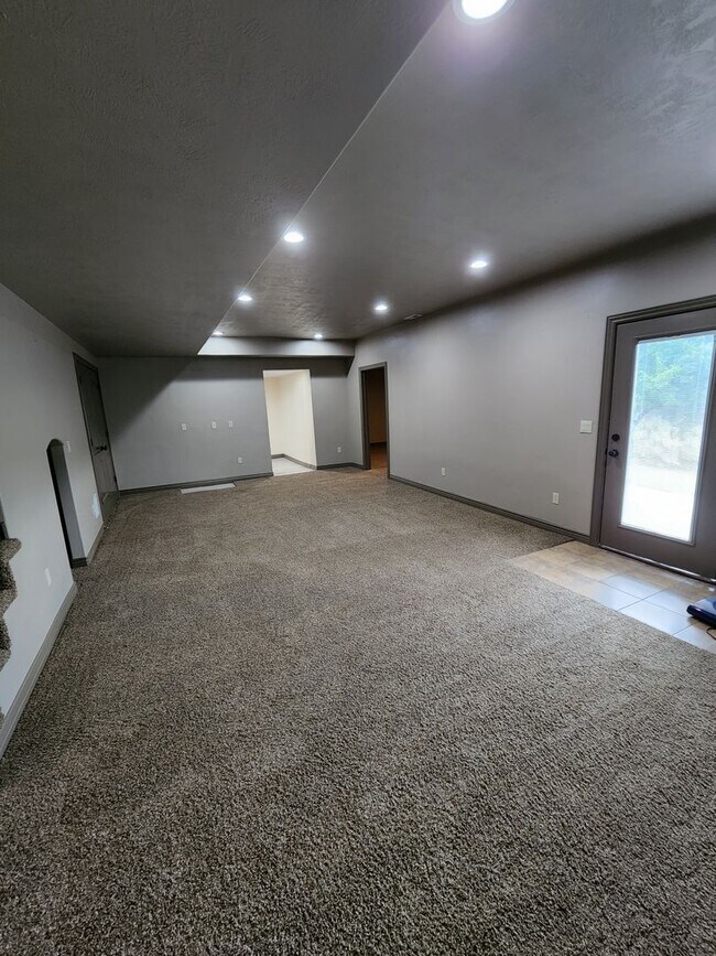Building Photo - 11369 Hereford Ct