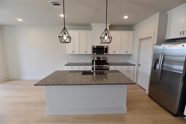 Building Photo - 4525 Lamplights Dr