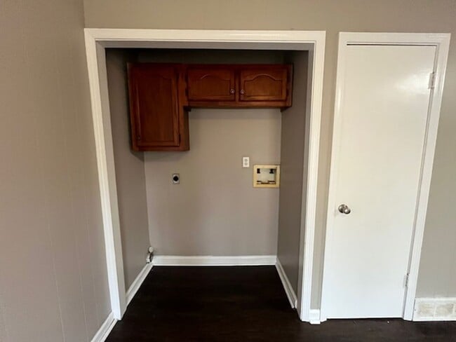 Building Photo - Renovated 3 Bedroom 1 Bath Home with 1 Car Carport for Rent!