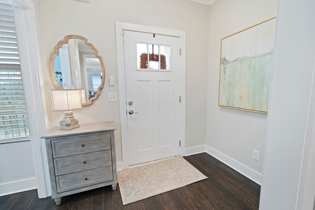 Building Photo - 2509A Solon Dr