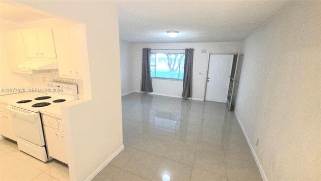 Building Photo - 2170 NE 51st Ct