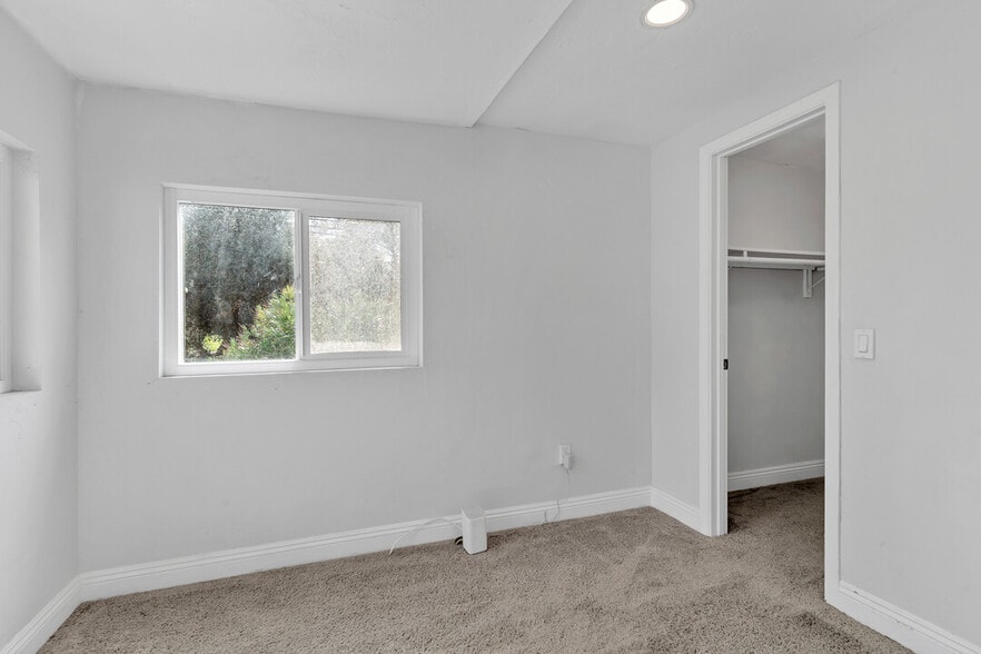 Building Photo - 1224 Willowside Ter
