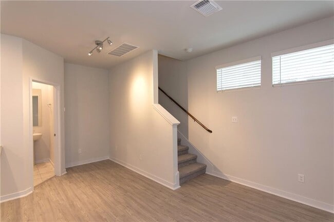 Building Photo - 391 W South St