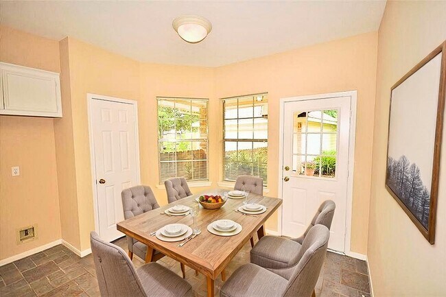 Building Photo - 16811 Willow Bend Ct