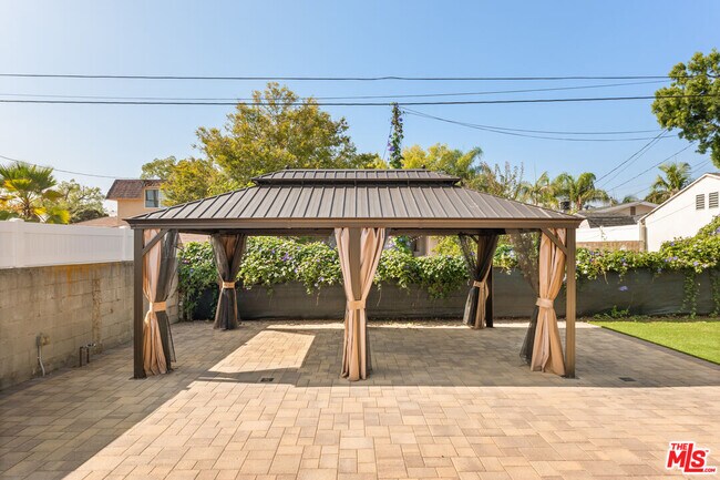 Building Photo - 6255 Gentry Ave