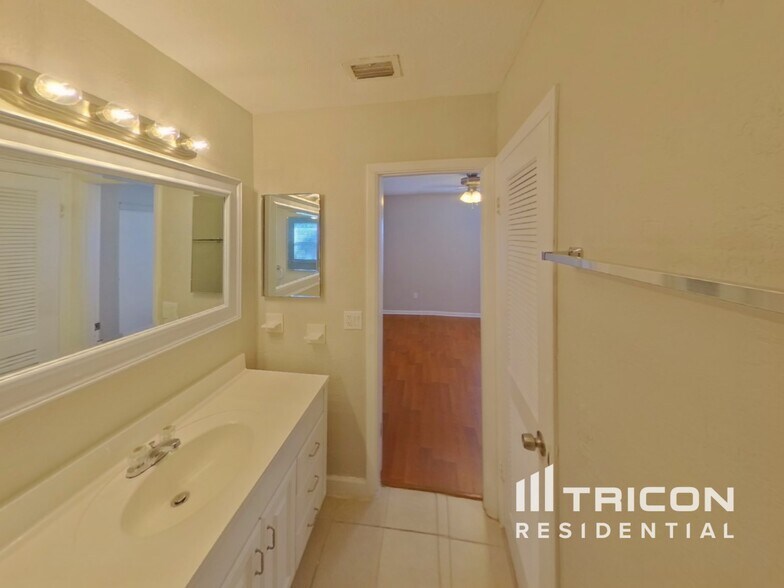 Building Photo - 7000 Brentford Rd