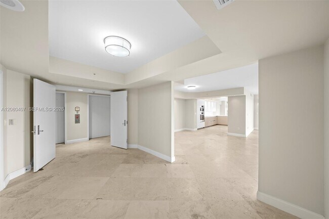 Building Photo - 765 Crandon Blvd
