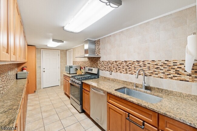 Building Photo - 14 Ford Rd