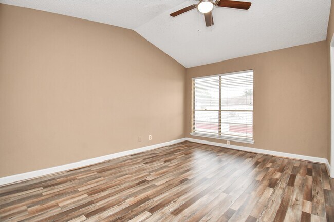 Building Photo - 12400 Brookglade Cir