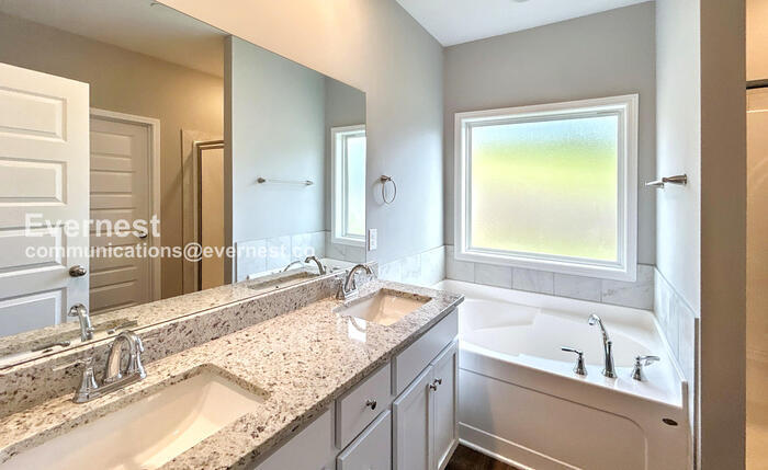 Building Photo - 1028 Echo Rdg Rd