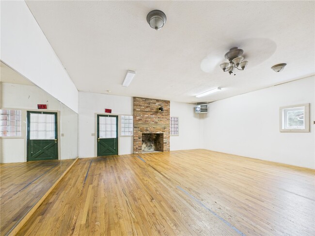 Building Photo - 40 E Genesee St