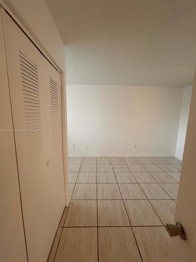 Building Photo - 2 bedroom in Miami Gardens FL 33169