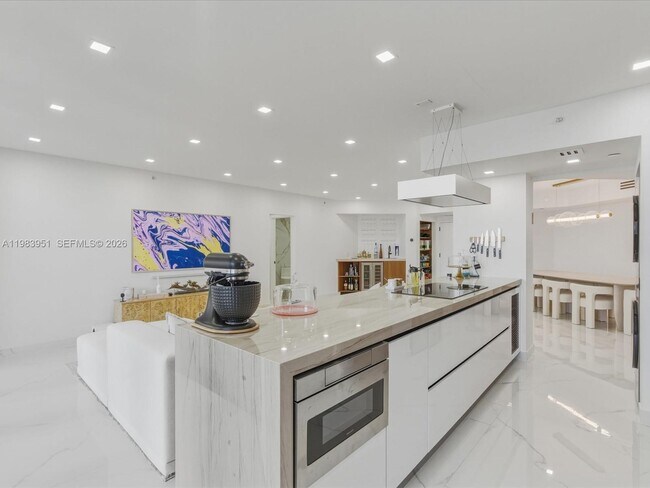 Building Photo - 3000 Island Blvd