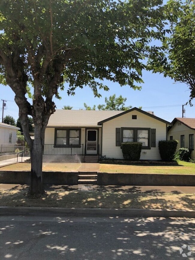 Building Photo - Charming North Bakersfield home!