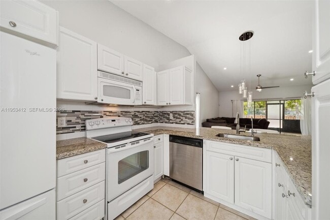 Building Photo - 4949 E Lakes Dr