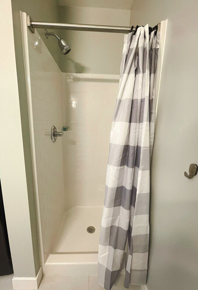 Building Photo - 2530 University Ave