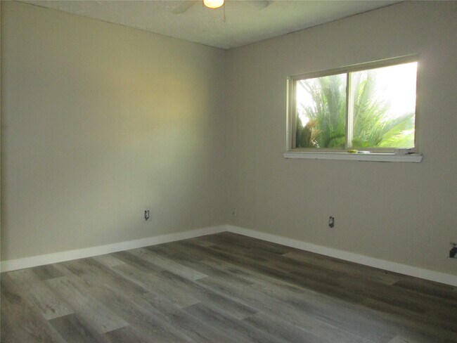 Building Photo - 2506 Portland Dr