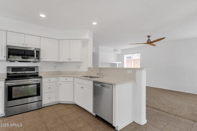 Building Photo - 4245 E Creosote Dr