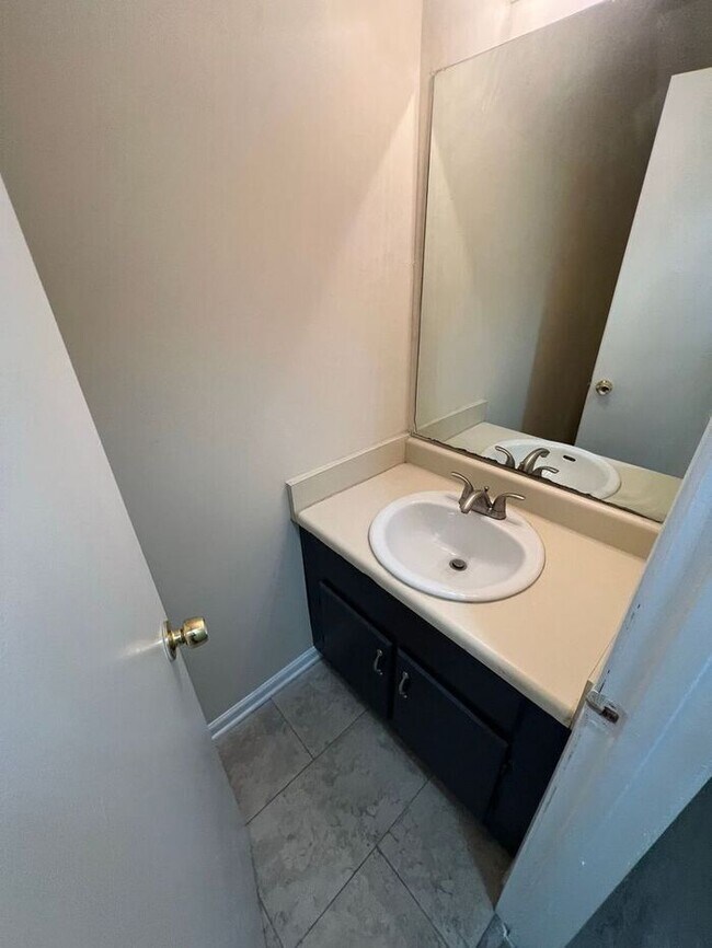 Building Photo - Now Ready! A 2 bedroom 2.5 bath in Norcross area!