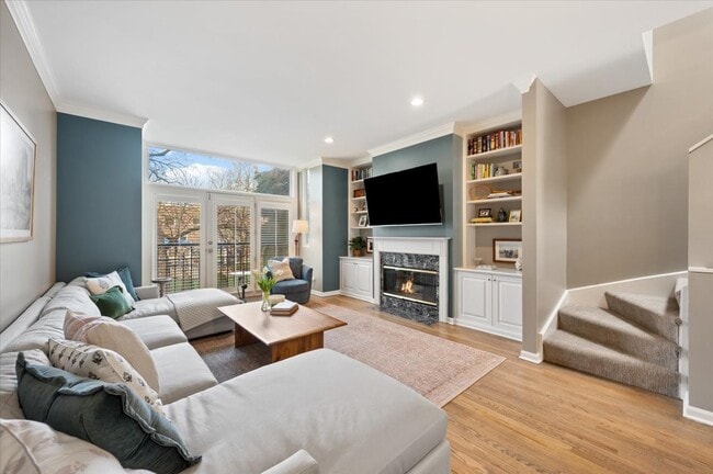 Building Photo - 1214 W School St