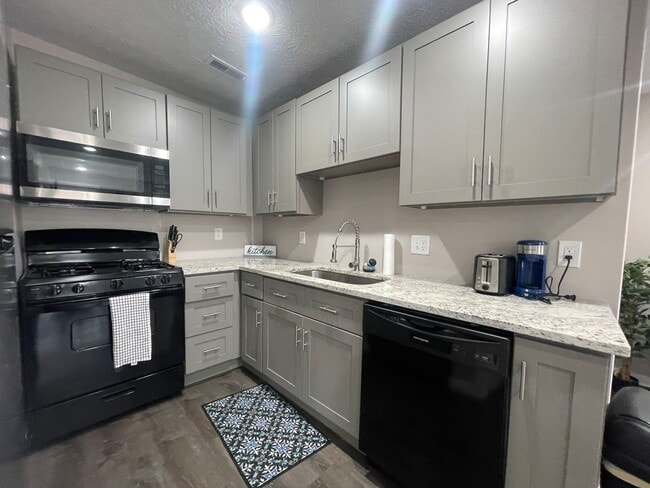 Building Photo - 1335 W 69th St