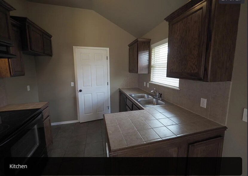 Building Photo - 233 Tecumseh Meadows Dr