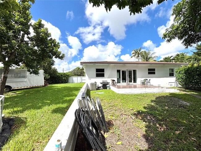 Building Photo - 13101 NW Miami Ct