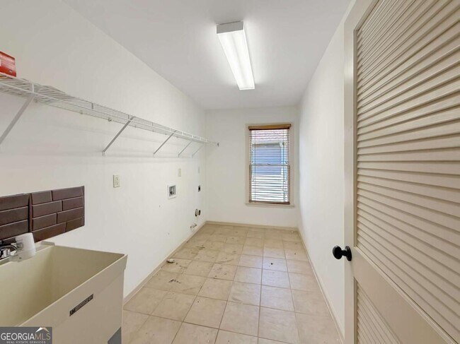 Building Photo - 8275 Majors Ridge Way