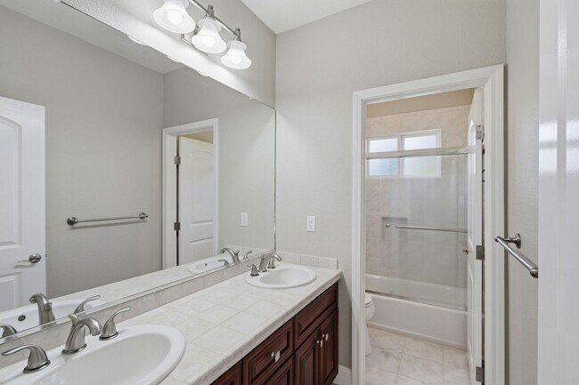 Building Photo - Stunning 5-Bedroom Sunnyvale Home