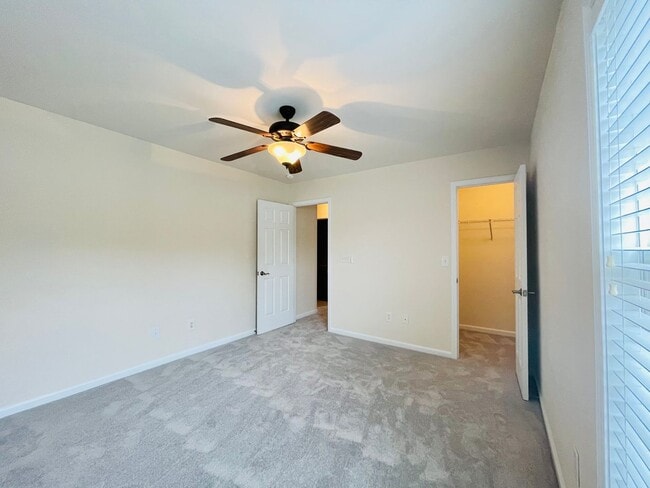 Building Photo - 4476 Farm Lake Dr