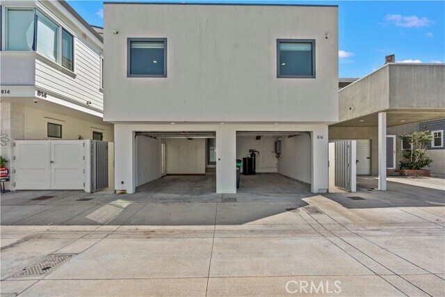 Building Photo - 816 W Oceanfront