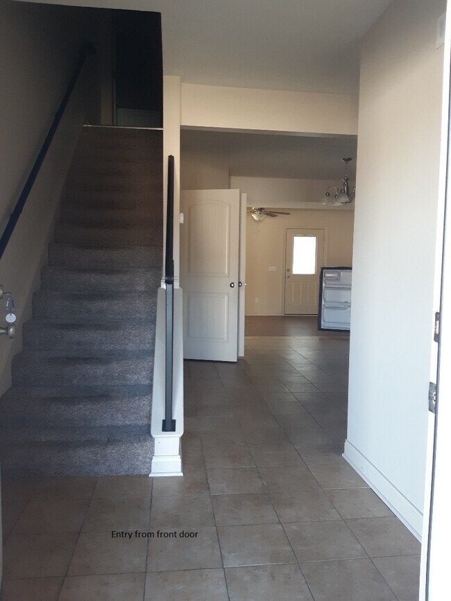 Entry - 1445 N 3rd St