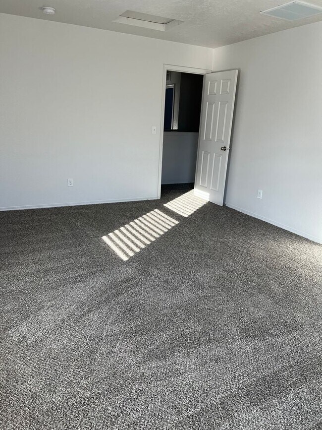 Building Photo - 4 bed 2.5 bath home in Meridian Idaho