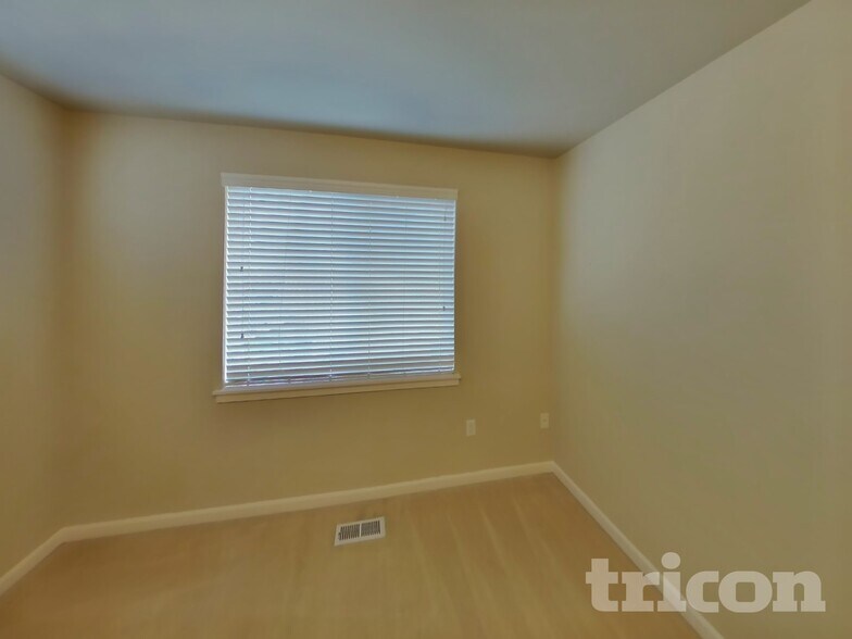 Building Photo - 3715 Santis Loop SE