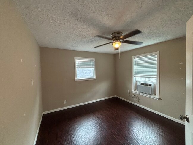 Primary Photo - 207 Frawley St