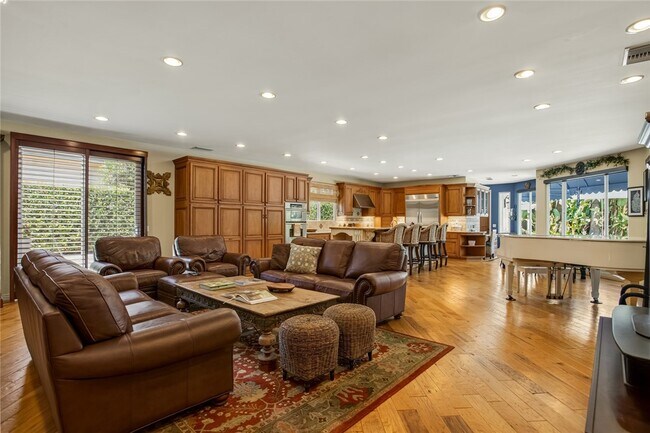 Building Photo - 1746 N Vallejo Way
