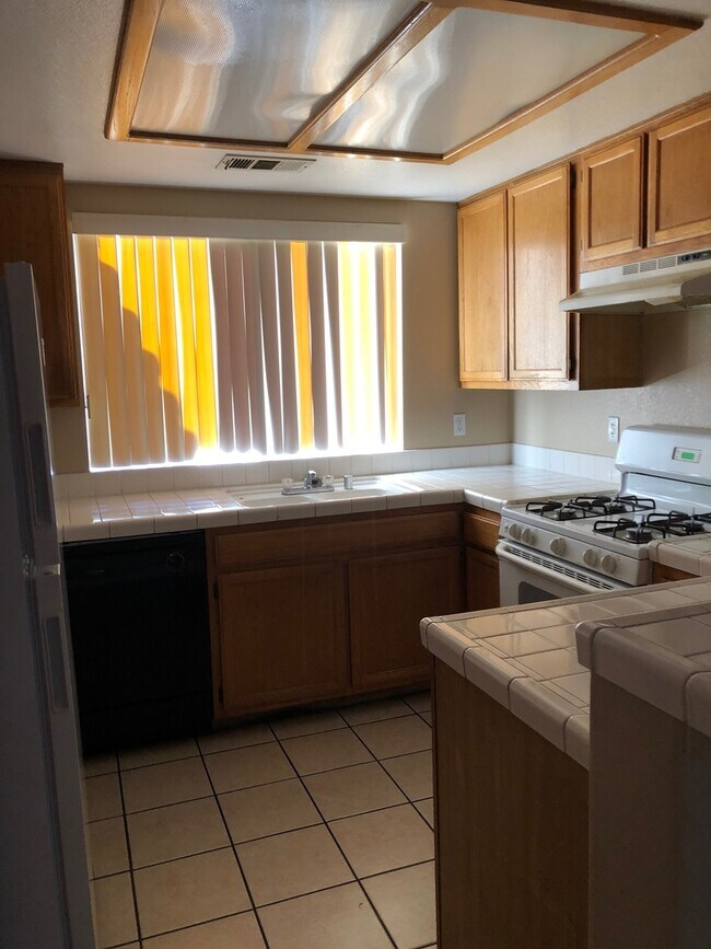 Building Photo - MUST SEE 1 BEDROOM HOME!